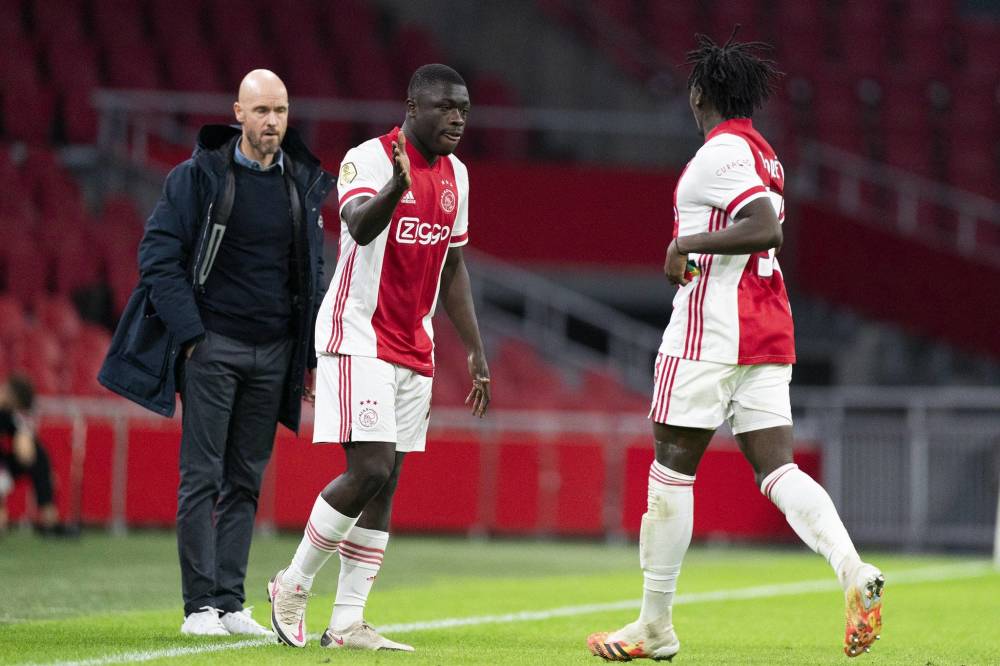 窗口期体能课后，尤文图斯扳平良机备战荷甲，气氛紧张，轮换策略成焦点-英雄联盟S15队伍